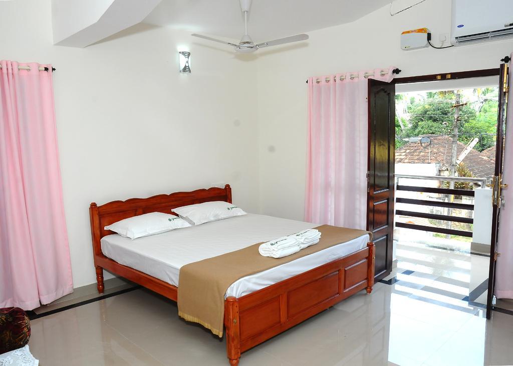 تريفِندرم Greenfield Inn الغرفة الصورة