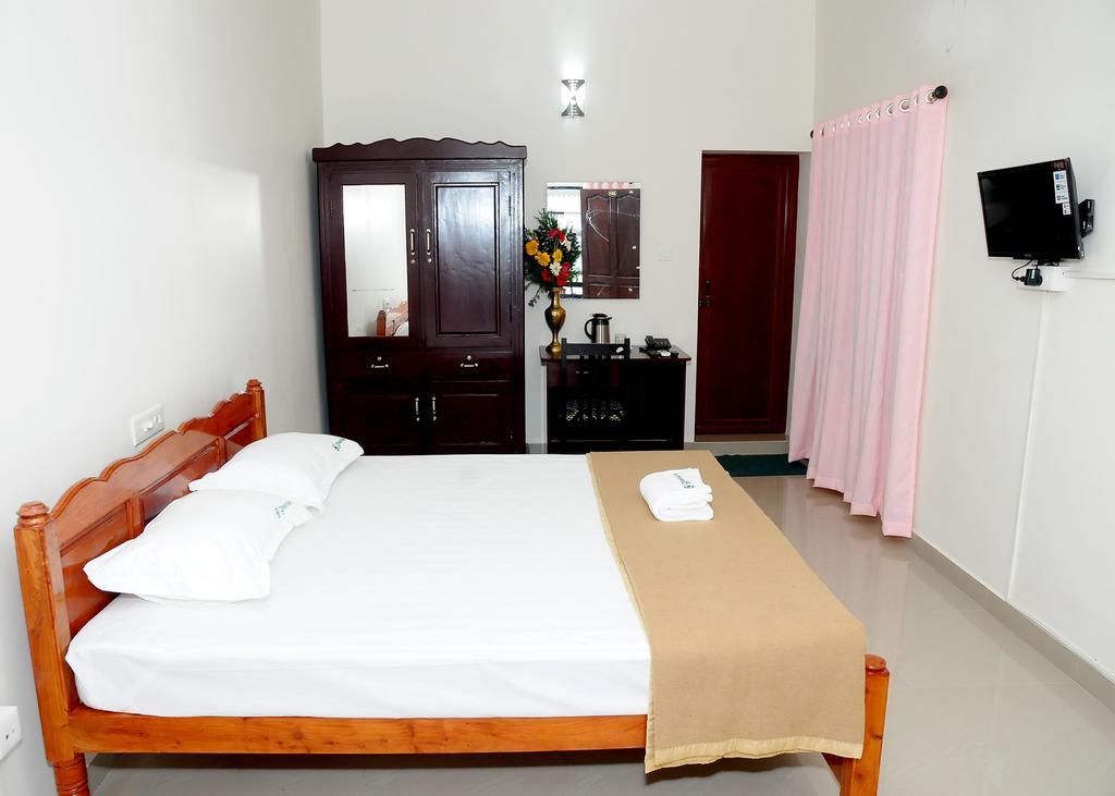 تريفِندرم Greenfield Inn الغرفة الصورة