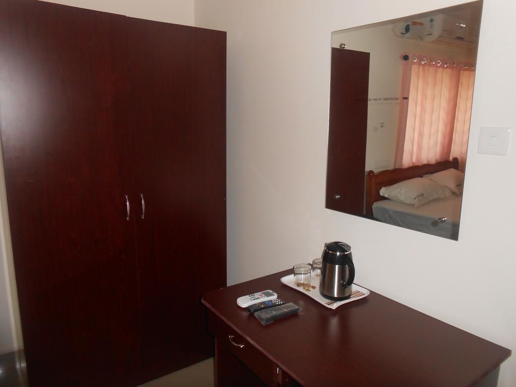 تريفِندرم Greenfield Inn الغرفة الصورة